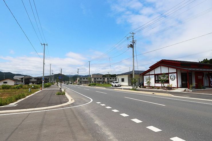 Жители и предприятия постепенно возвращаются в центральную Рикузентаката.