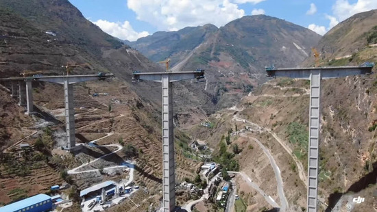 Самый высокий в мире рамный мост построили в Китае